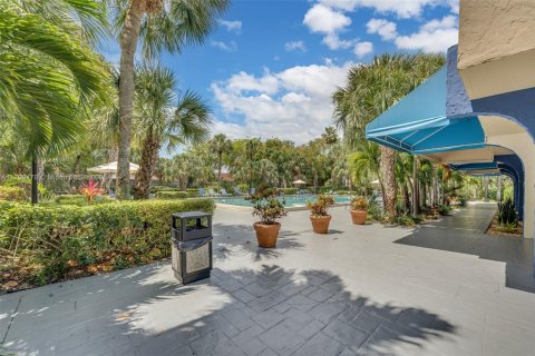 Condo in Miami, Florida, 1 bedroom  № 1715383 - photo 24