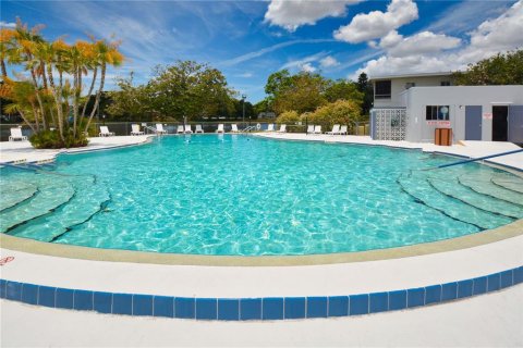 Condo in Seminole, Florida, 1 bedroom  № 1894312 - photo 11