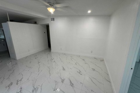 Immobilier commercial à vendre à St. Lucie, Floride: 314.38 m2 № 2089393 - photo 8
