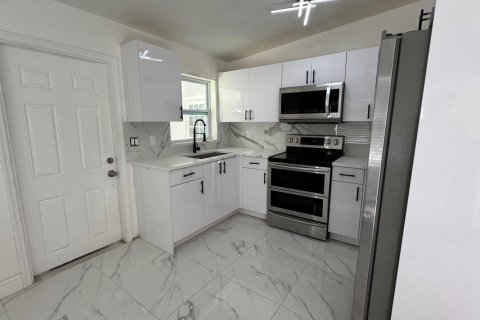 Immobilier commercial à vendre à St. Lucie, Floride: 314.38 m2 № 2089393 - photo 2