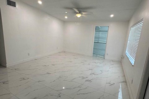 Immobilier commercial à vendre à St. Lucie, Floride: 314.38 m2 № 2089393 - photo 4