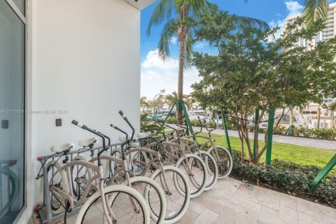 Condo in North Miami Beach, Florida, 2 bedrooms  № 1875434 - photo 30