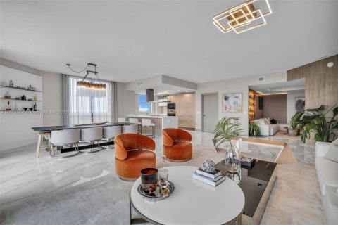Condo in North Miami Beach, Florida, 2 bedrooms  № 1875434 - photo 3