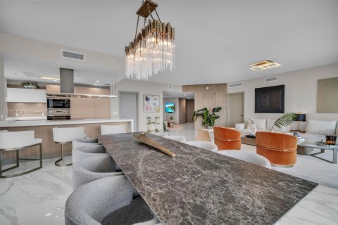 Condo in North Miami Beach, Florida, 2 bedrooms  № 1875434 - photo 10
