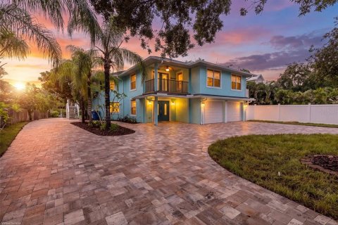 House in Holiday, Florida 2 bedrooms, 211.82 sq.m. № 2283310
