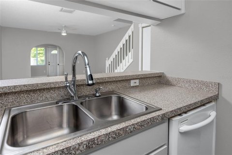 Townhouse in Tampa, Florida 2 bedrooms, 110 sq.m. № 1827017 - photo 11