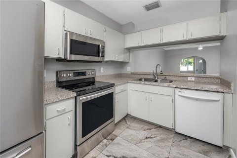 Townhouse in Tampa, Florida 2 bedrooms, 110 sq.m. № 1827017 - photo 9