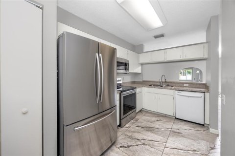 Townhouse in Tampa, Florida 2 bedrooms, 110 sq.m. № 1827017 - photo 8