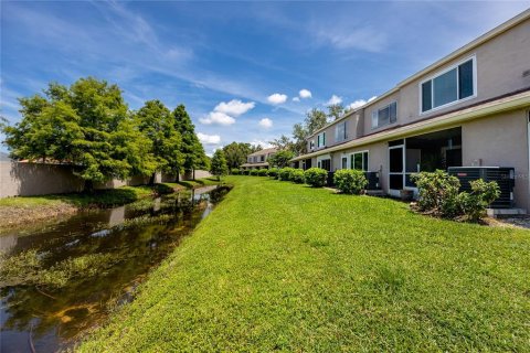 Townhouse in Tampa, Florida 2 bedrooms, 110 sq.m. № 1827017 - photo 29