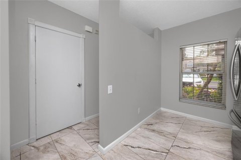 Townhouse in Tampa, Florida 2 bedrooms, 110 sq.m. № 1827017 - photo 6