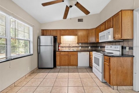 Immobilier commercial à vendre à Sorrento, Floride: 84.36 m2 № 2207833 - photo 10