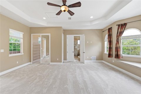 House in Tampa, Florida 5 bedrooms, 386.75 sq.m. № 2158056 - photo 13