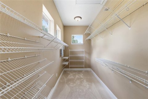 House in Tampa, Florida 5 bedrooms, 386.75 sq.m. № 2158056 - photo 14