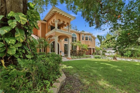 House in Tampa, Florida 5 bedrooms, 386.75 sq.m. № 2158056 - photo 5