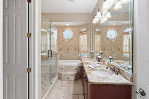 House in Tampa, Florida 5 bedrooms, 386.75 sq.m. № 2158056 - photo 28