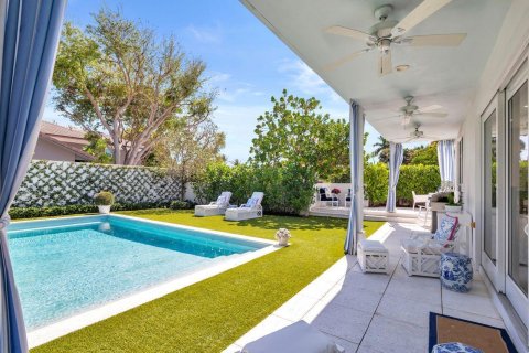 Villa ou maison à vendre à West Palm Beach, Floride: 4 chambres, 377.65 m2 № 2146142 - photo 2
