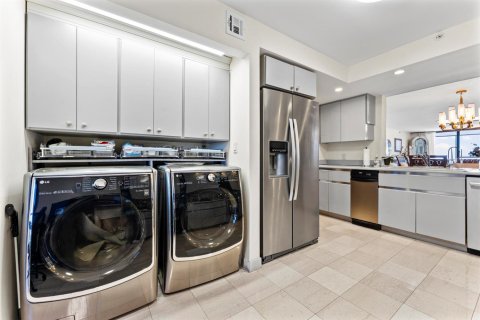 Condominio en venta en Hillsboro Beach, Florida, 3 dormitorios, 191.47 m2 № 2251446 - foto 25