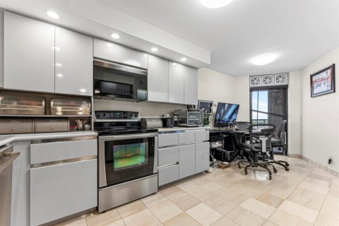 Condominio en venta en Hillsboro Beach, Florida, 3 dormitorios, 191.47 m2 № 2251446 - foto 24
