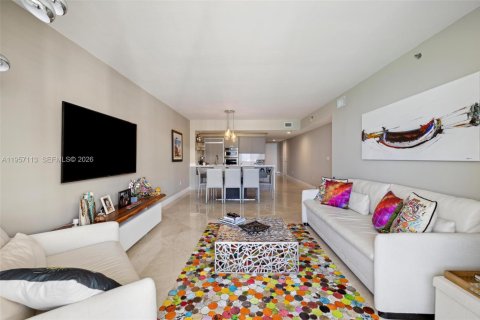 Condo in Hallandale Beach, Florida, 3 bedrooms  № 2011861 - photo 7