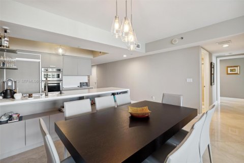 Condo in Hallandale Beach, Florida, 3 bedrooms  № 2011861 - photo 6