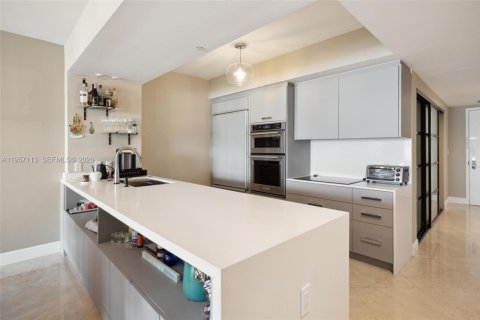 Condo in Hallandale Beach, Florida, 3 bedrooms  № 2011861 - photo 2