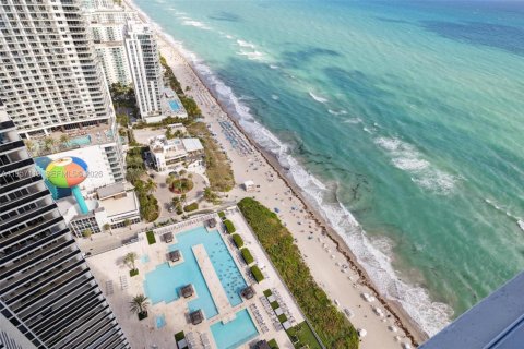 Condo in Hallandale Beach, Florida, 3 bedrooms  № 2011861 - photo 26