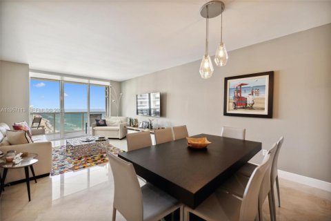 Condo in Hallandale Beach, Florida, 3 bedrooms  № 2011861 - photo 8