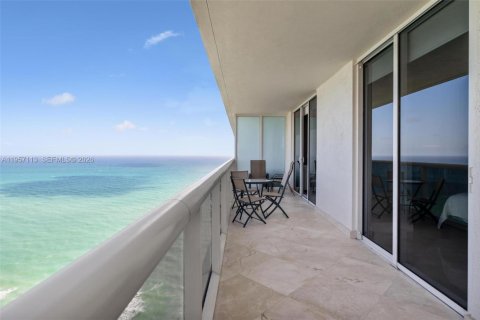 Condo in Hallandale Beach, Florida, 3 bedrooms  № 2011861 - photo 22