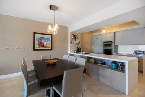 Condo in Hallandale Beach, Florida, 3 bedrooms  № 2011861 - photo 5