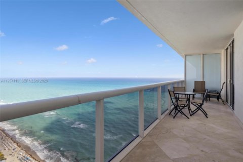 Condo in Hallandale Beach, Florida, 3 bedrooms  № 2011861 - photo 23
