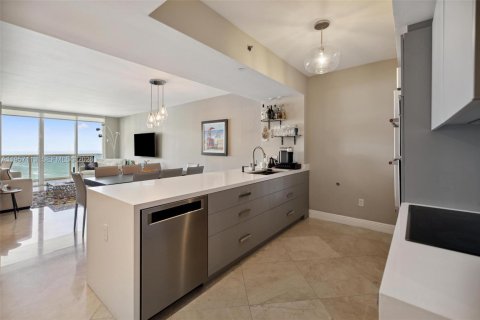 Condo à Hallandale Beach, Floride, 3 chambres  № 2011861
