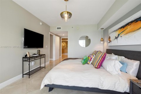 Condo in Hallandale Beach, Florida, 3 bedrooms  № 2011861 - photo 15