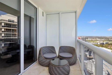 Condo in Hallandale Beach, Florida, 3 bedrooms  № 2011861 - photo 24