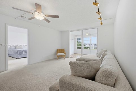 Condo in Delray Beach, Florida, 1 bedroom  № 2182174 - photo 13