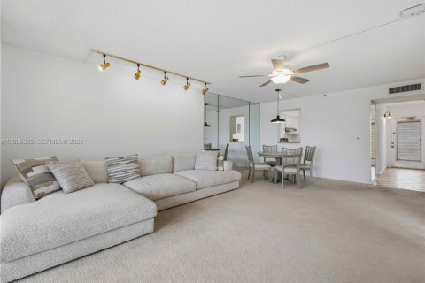 Condo in Delray Beach, Florida, 1 bedroom  № 2182174 - photo 15