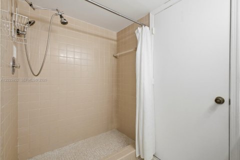 Condo in Delray Beach, Florida, 1 bedroom  № 2182174 - photo 17