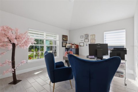 House in Port Charlotte, Florida 4 bedrooms, 210.42 sq.m. № 2112435 - photo 7