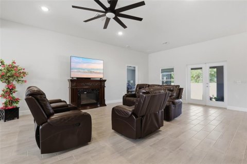 House in Port Charlotte, Florida 4 bedrooms, 210.42 sq.m. № 2112435 - photo 14
