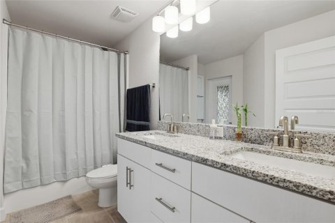 House in Port Charlotte, Florida 4 bedrooms, 210.42 sq.m. № 2112435 - photo 22