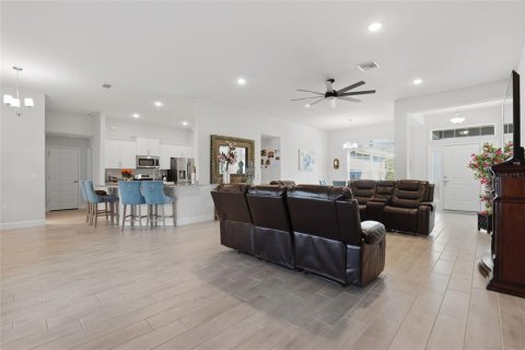 House in Port Charlotte, Florida 4 bedrooms, 210.42 sq.m. № 2112435 - photo 12