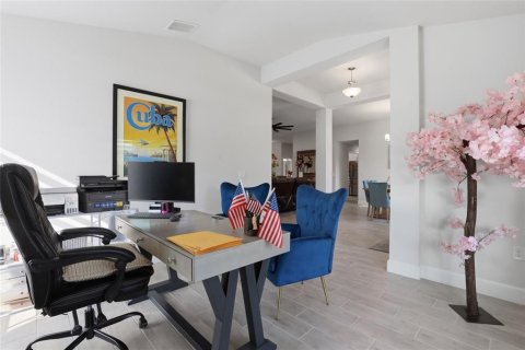 House in Port Charlotte, Florida 4 bedrooms, 210.42 sq.m. № 2112435 - photo 8