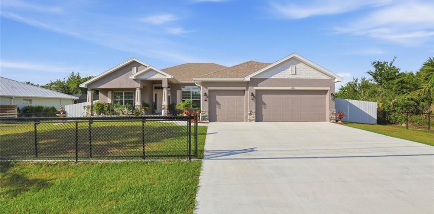 House in Port Charlotte, Florida 4 bedrooms, 210.42 sq.m. № 2112435
