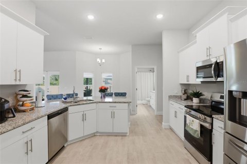 House in Port Charlotte, Florida 4 bedrooms, 210.42 sq.m. № 2112435 - photo 17