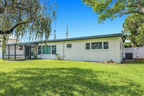 House in Orlando, Florida 3 bedrooms, 151.71 sq.m. № 2230315 - photo 26