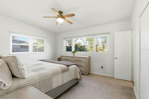 House in Orlando, Florida 3 bedrooms, 151.71 sq.m. № 2230315 - photo 14