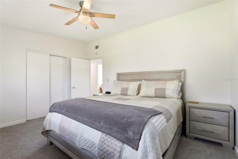 House in Orlando, Florida 3 bedrooms, 151.71 sq.m. № 2230315 - photo 15