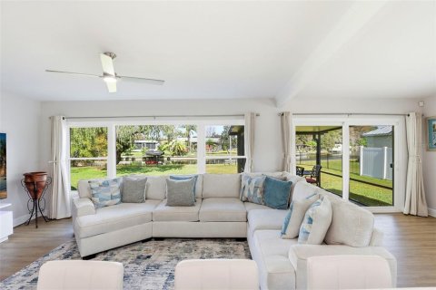 House in Orlando, Florida 3 bedrooms, 151.71 sq.m. № 2230315 - photo 5