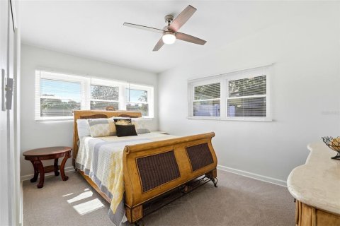 House in Orlando, Florida 3 bedrooms, 151.71 sq.m. № 2230315 - photo 17
