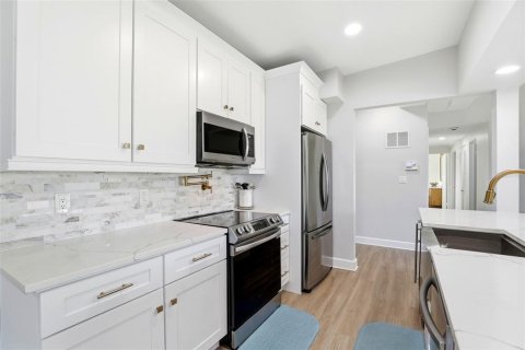 House in Orlando, Florida 3 bedrooms, 151.71 sq.m. № 2230315 - photo 13
