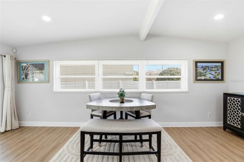House in Orlando, Florida 3 bedrooms, 151.71 sq.m. № 2230315 - photo 8